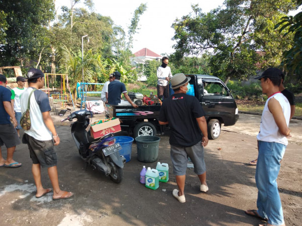 Penyemprotan disinfektan mandiri padukuhan malangrejo