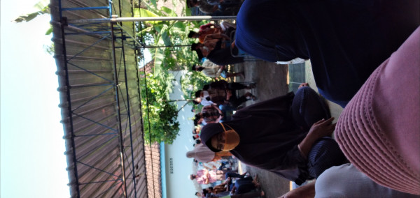 Suasana di tempat takziah, bermasker dan jaga jarak