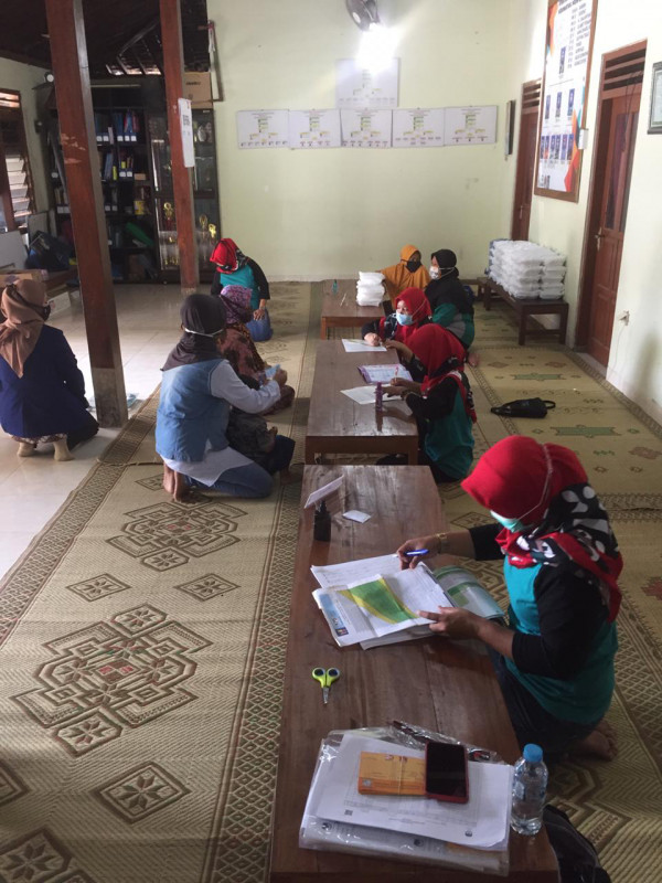 Suasana meja2 posyandu