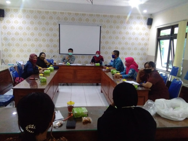 rapat pra musdes pembentukan kampung kb tingkat desa di pimpin oleh kasi pelayanan