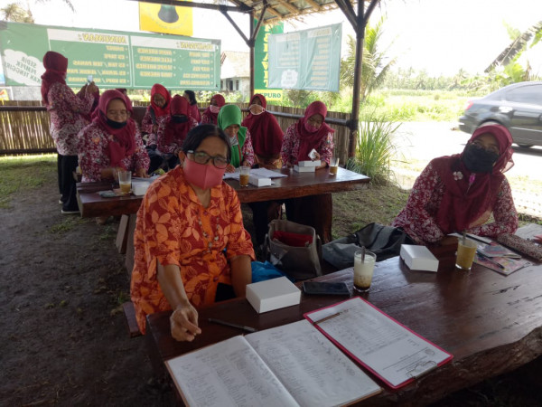 PERTEMUAN PKK KALURAHAN