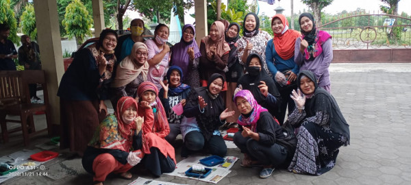 foto saat pencelupan warna