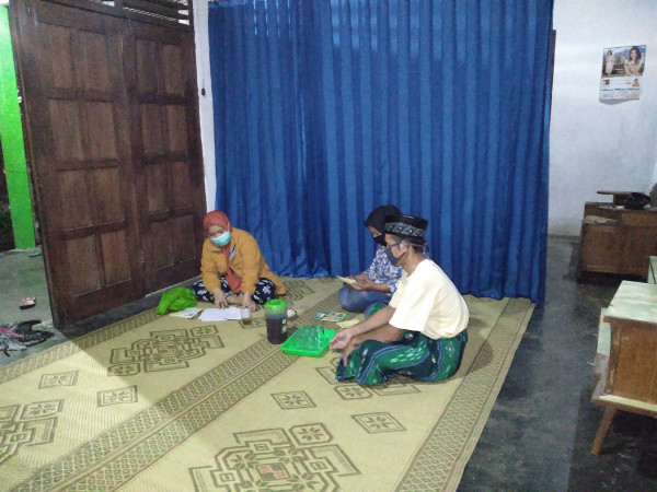 Suasana pertemuan rutin uppks amanah