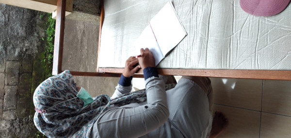 Menulis ke dalam buku Sebagai bukti karena sudah mengumpulkan 