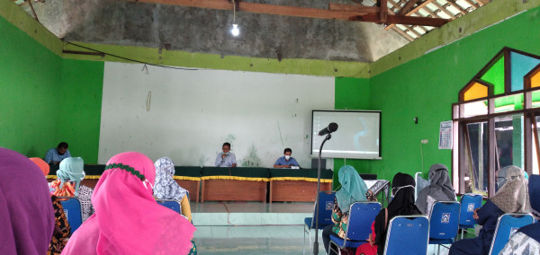 Bapak Slamet (perwakilan dari Kapanewon Ngemplak) sedang memberikan sambutan