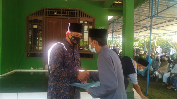 Penyerahan surat keterangan kematian