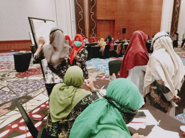 Workshop parenting 1001 cara bagi pengelola BKR