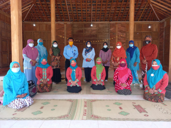 Foto  Tim Evaluasi Gugus Paud Bersama pendidik KB PKK Mutiara Hati