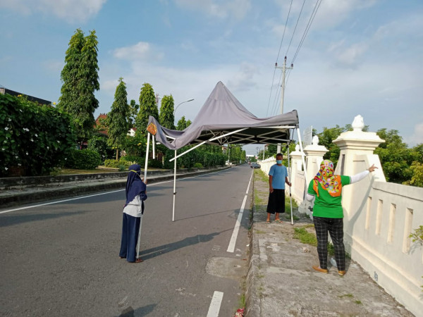 Suasana pembongkaran tenda setelah sunmor selesai