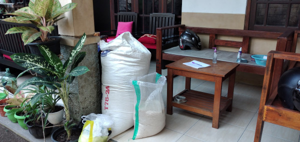 sudah terkumpul dan sebentar lagi siap diantar ke rumah duka
