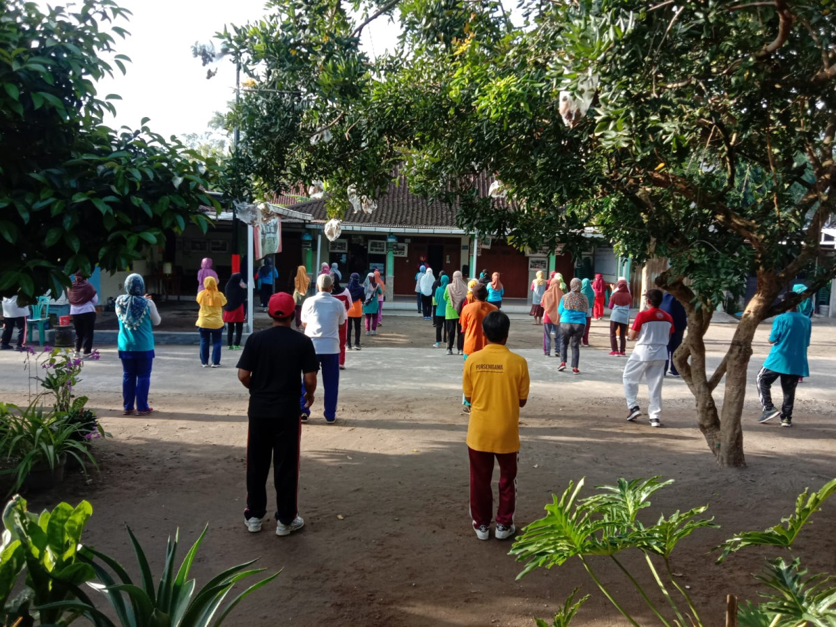 Senam Lansia rutin Padukuhan Malangrejo Sabtu Pagi