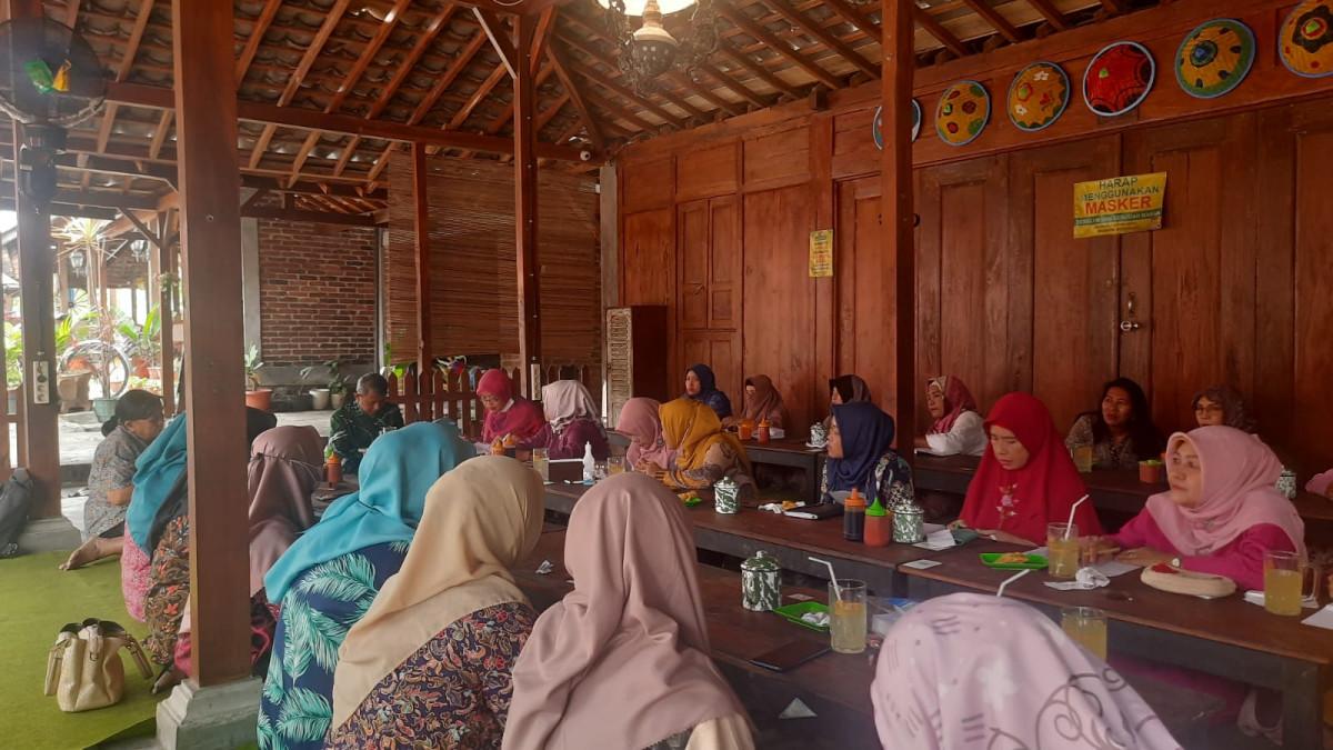 Pertemuan Pengurus IMP Tingkat Kalurahan Wedomartani di RM Bakso Pikul