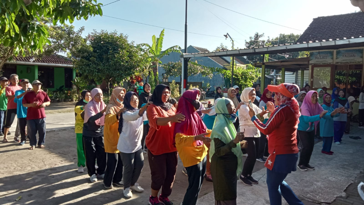 Antusias para Lansia saat mengikuti senam bersama kader dan i8ntrusksur senam