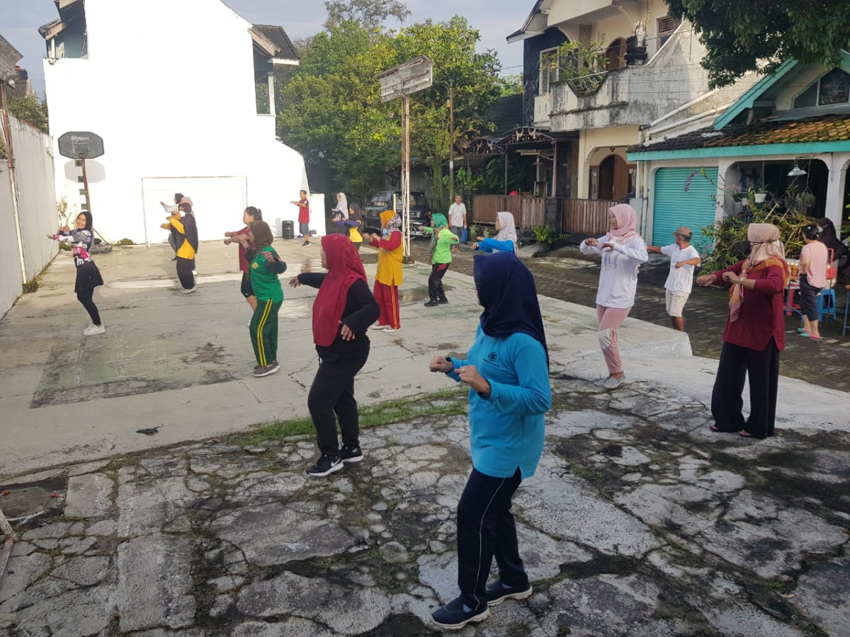 Kegiatan Senam Bersama Dusun Gondanglegi, Wedomartani