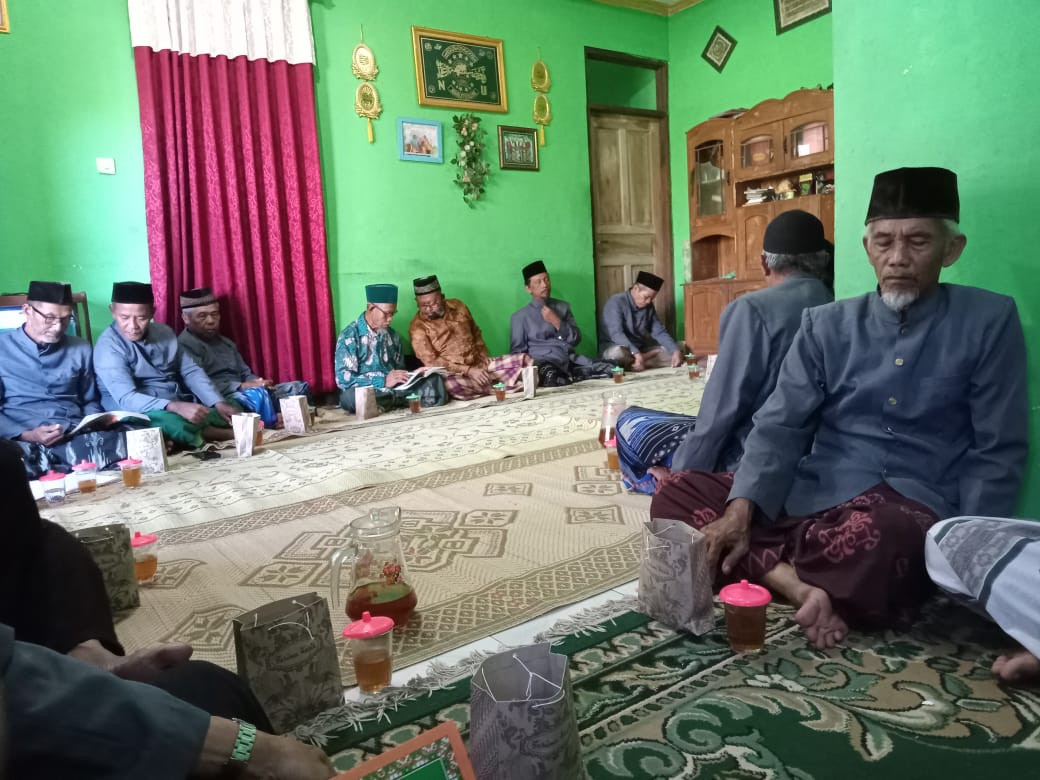 Pembinaan agama bagi masyarakat. (Pembinaan Rois Wedomartani rutin tiap Rabu legi)