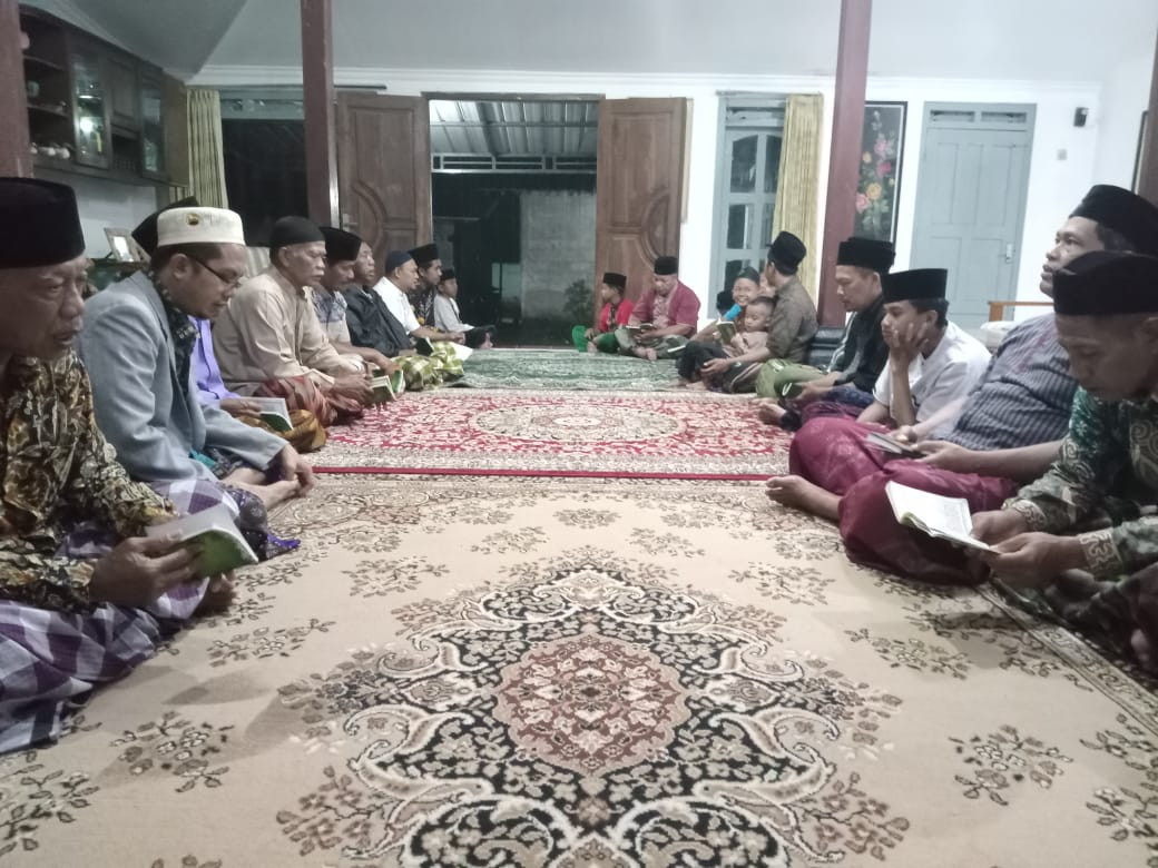 Pertemuan Keagamaan dalam rangka Pembacaan Surat Yasin di Padukuhan Krandon