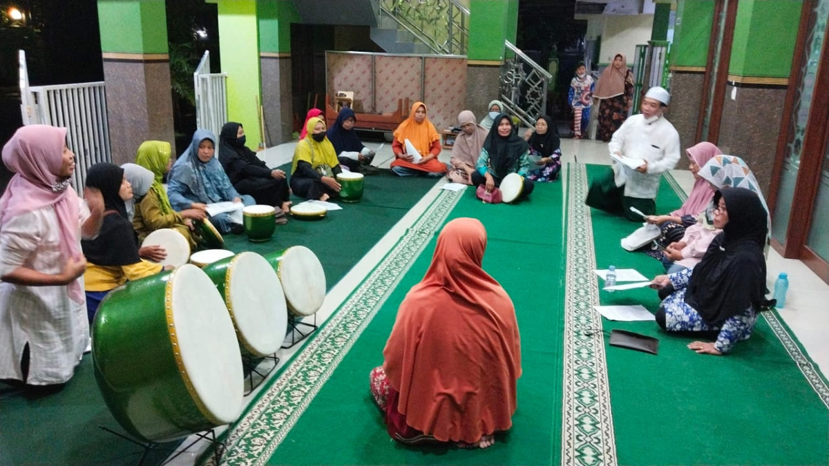 Kegiatan Latihan Hadroh ibu2 padukuhan malangrejo