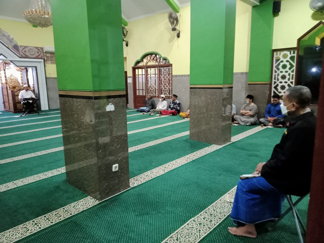 Pengajian Ahad pagi habis sholat subuh sampai sholat syuruq