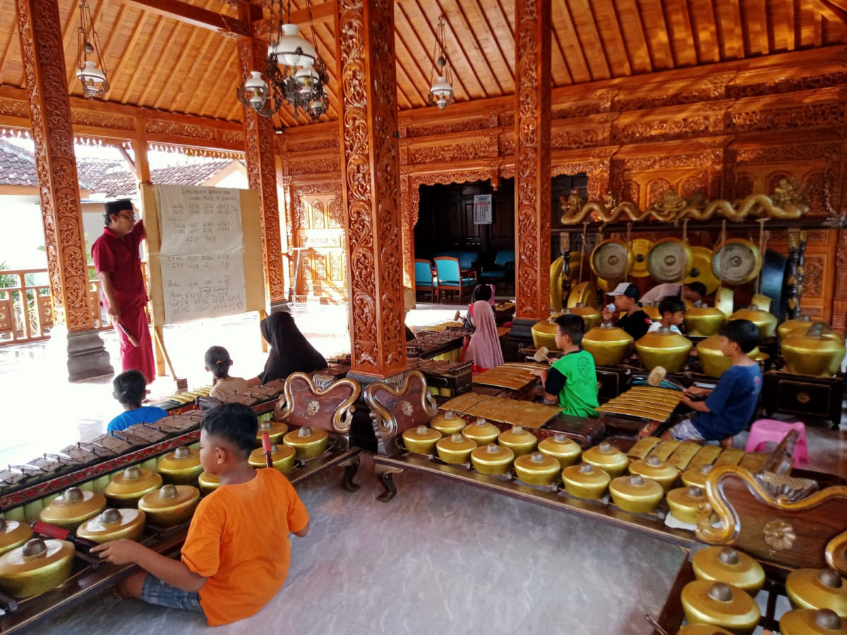 latihan nggamel bagi anak-anak