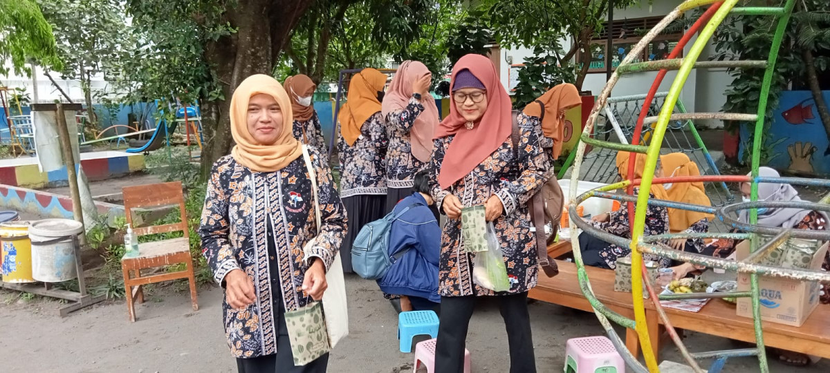 suasana pasar tiban himpaudi