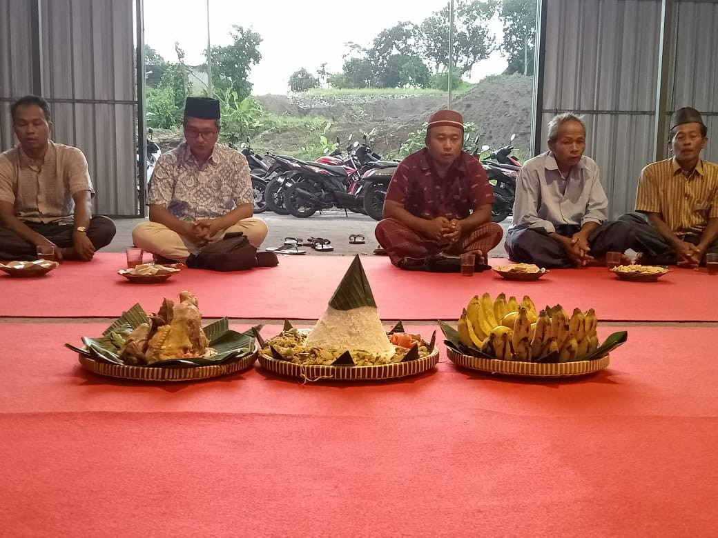 Upacara adat "Ngeslupi Omah"