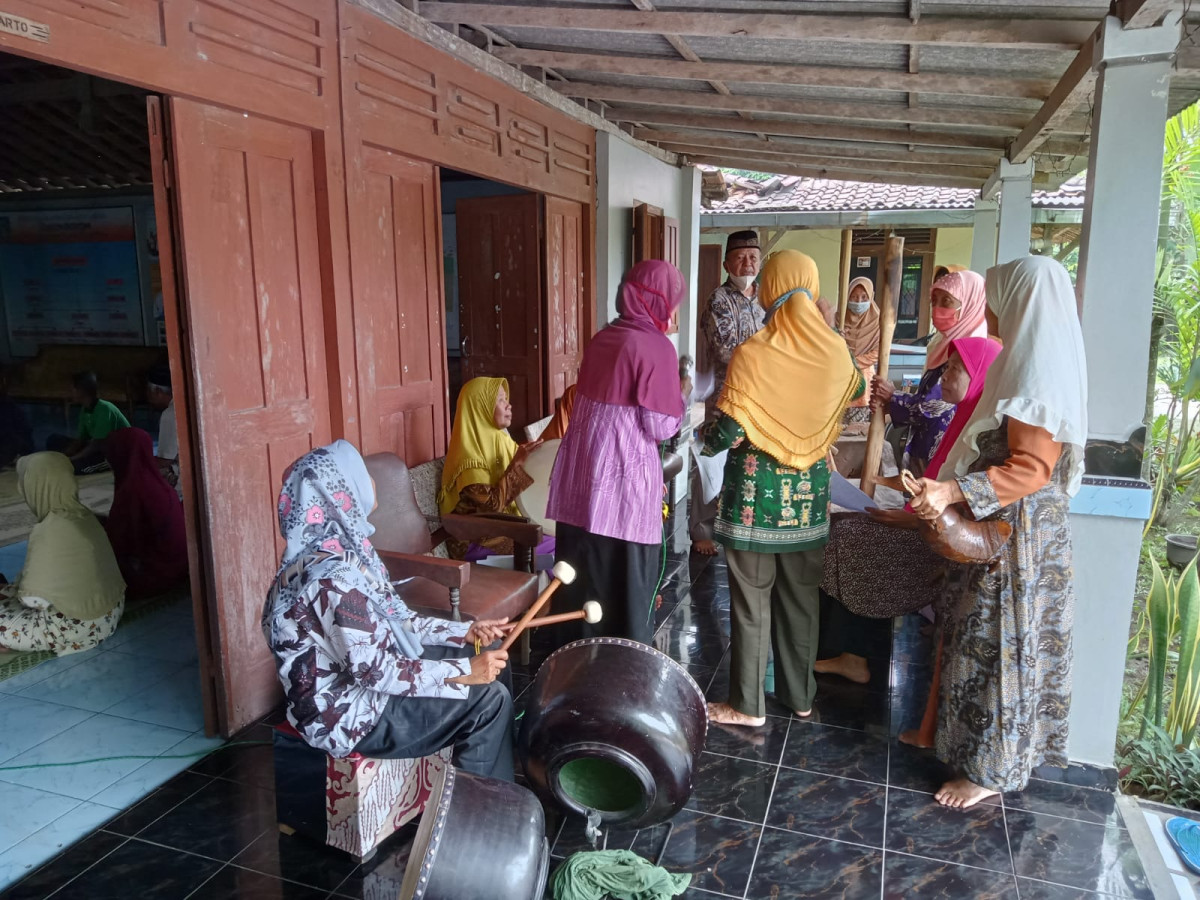 Pembinaan Posyandu Lansia dan pembentukan Bina Keluarga Lansia (BKL)