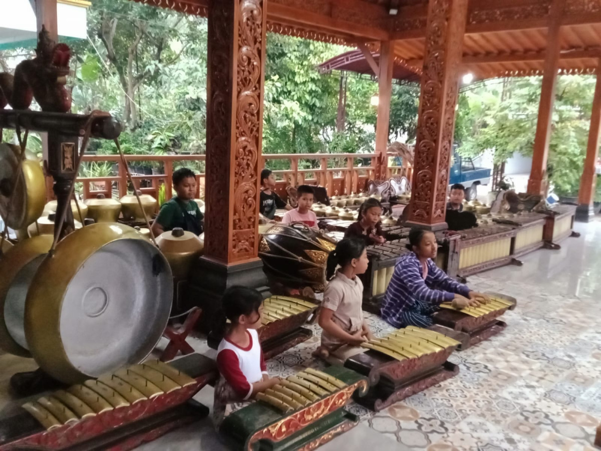 Kegiatan Latihan Karawitan Anak-anak Padukuhan Malangrejo