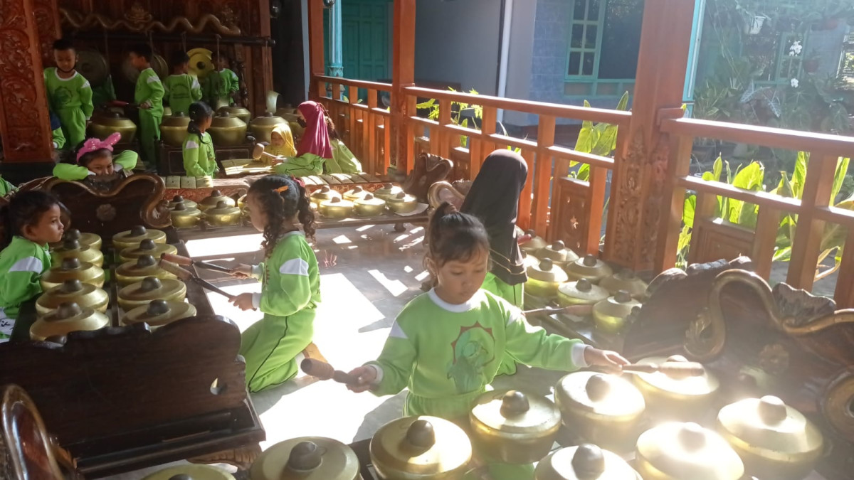 Pengenalan Alat Musik Tradisional (gamelan) untuk Peserta Didik TK Tunas Bhakti Malangrejo