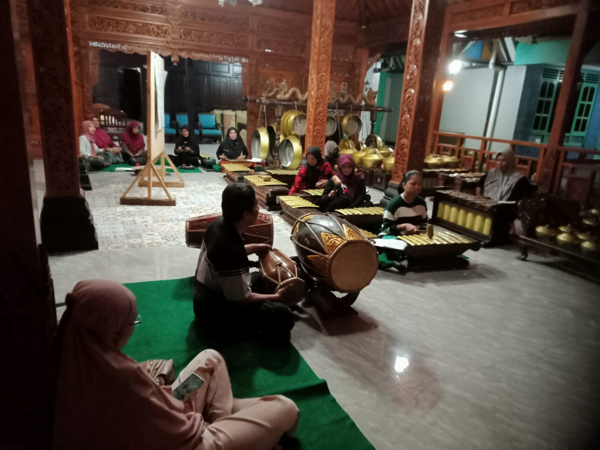 Latihan Gamelan