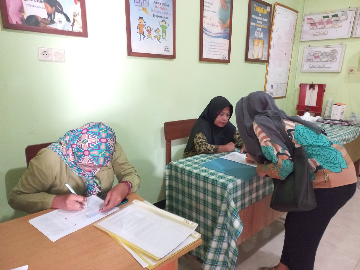 Distribusi beras fortifikasi kalurahan wedomartani bagi Ibu Hamil