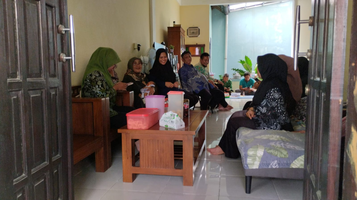 Kunjung Bayi Baru Lahir Keluarga Bhabinkamtibmas Wedomartani