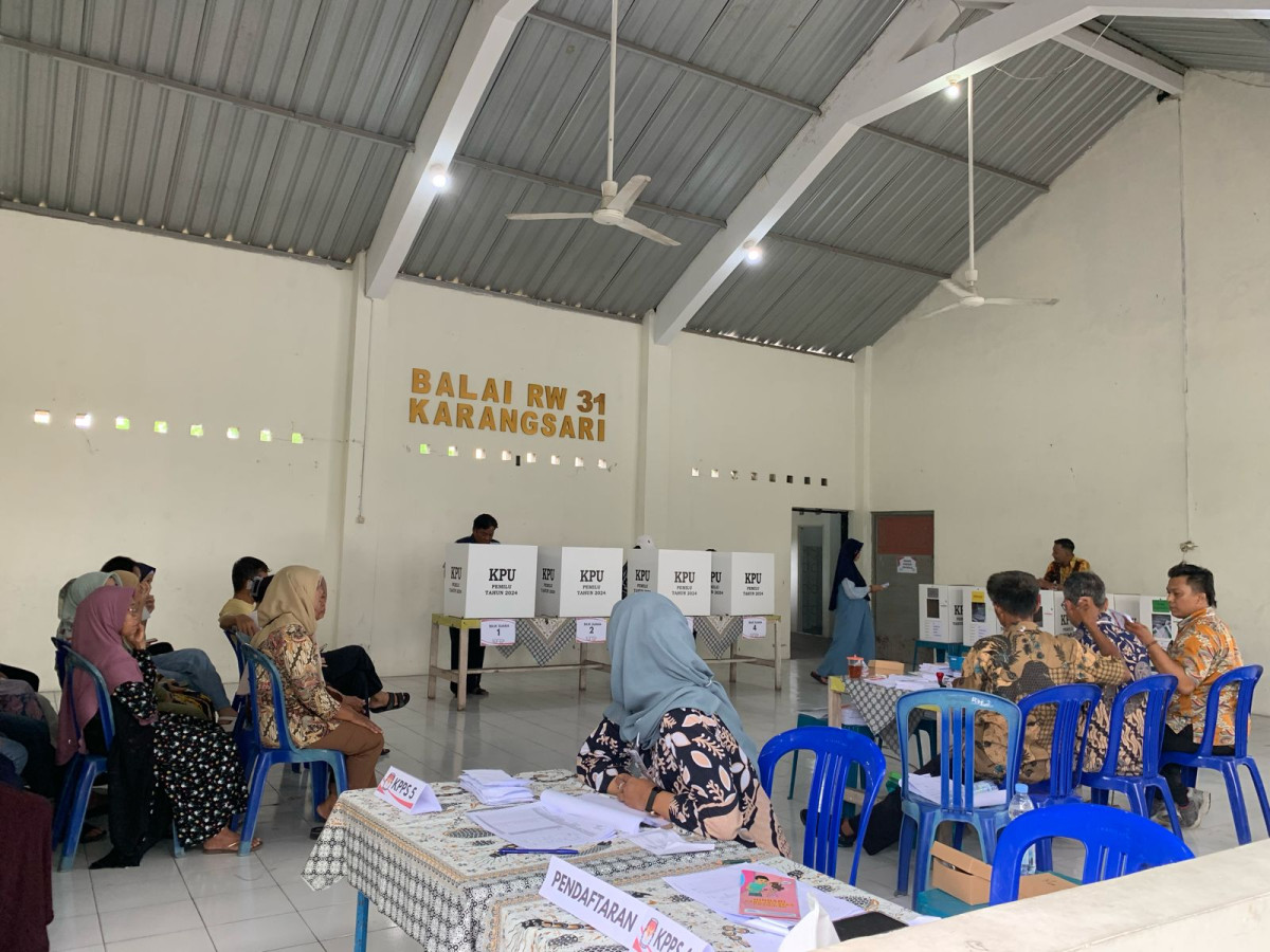Proses pemungutan dan perhitungan suara untuk pemilihan Presiden RI dan Legistatif tahun 2024 di TPS 33 Wedomartani
