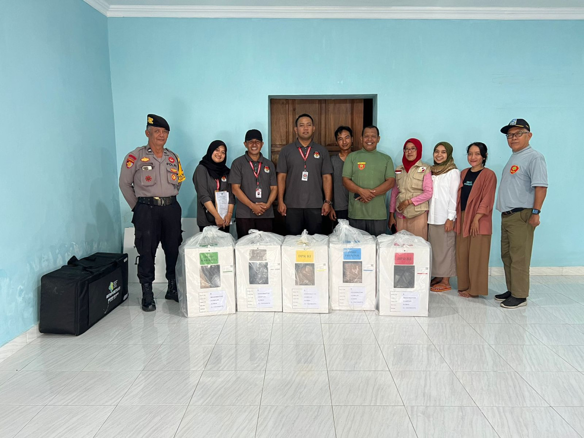 Proses pemungutan dan perhitungan suara untuk pemilihan Presiden RI dan Legistatif tahun 2024 di TPS 32 Wedomartani