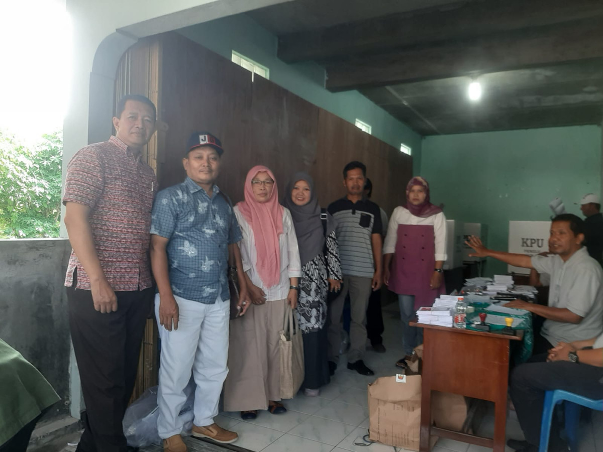 Proses pemungutan dan perhitungan suara untuk pemilihan Presiden RI dan Legistatif tahun 2024 di TPS 03 Wedomartani