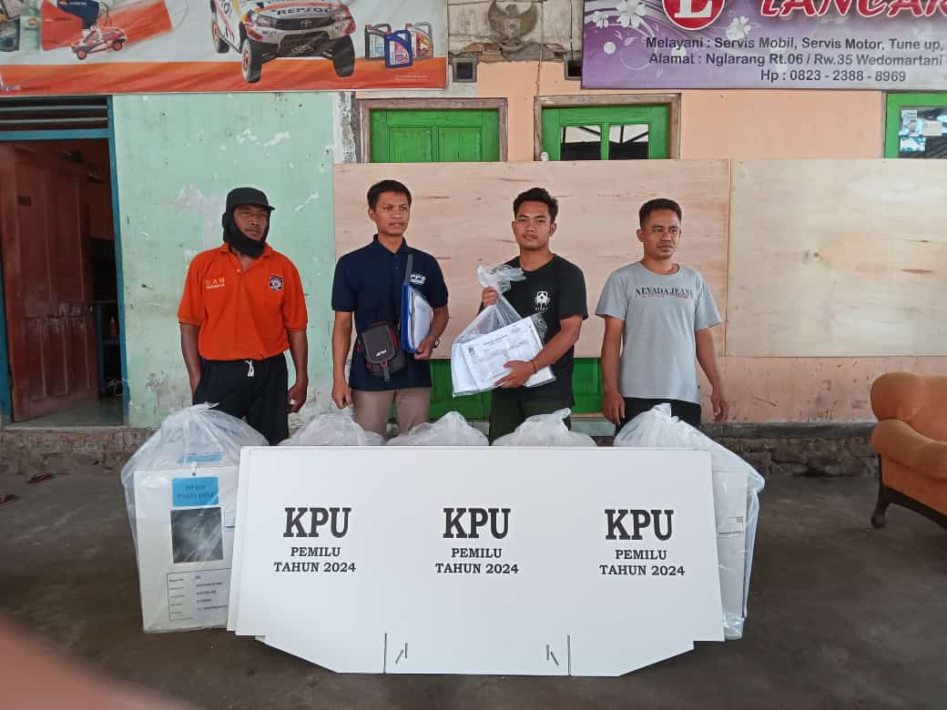 Pengiriman Logistik Pemilu di TPS 40 padukuhan Malangrejo