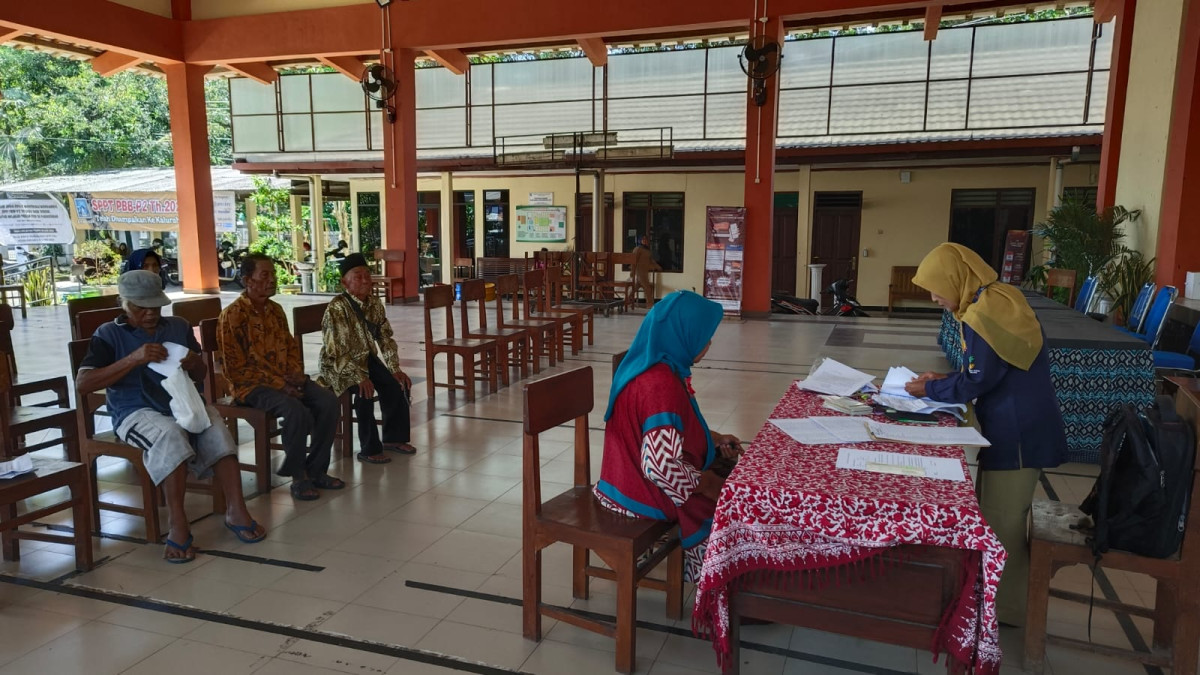 Penyerahan Buku Tabungan Bantuan LUT