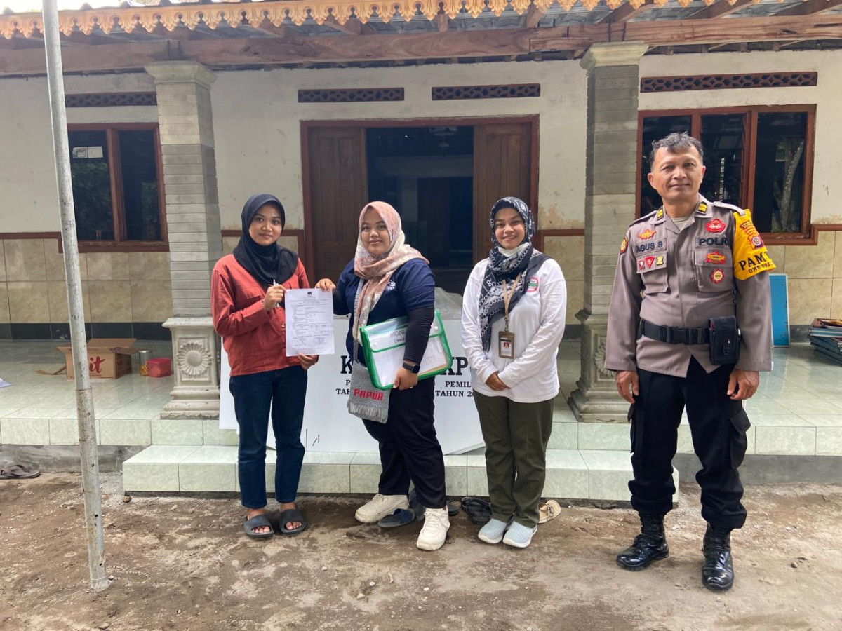 Pengiriman Logistik Pemilu di TPS 65 padukuhan Ceper