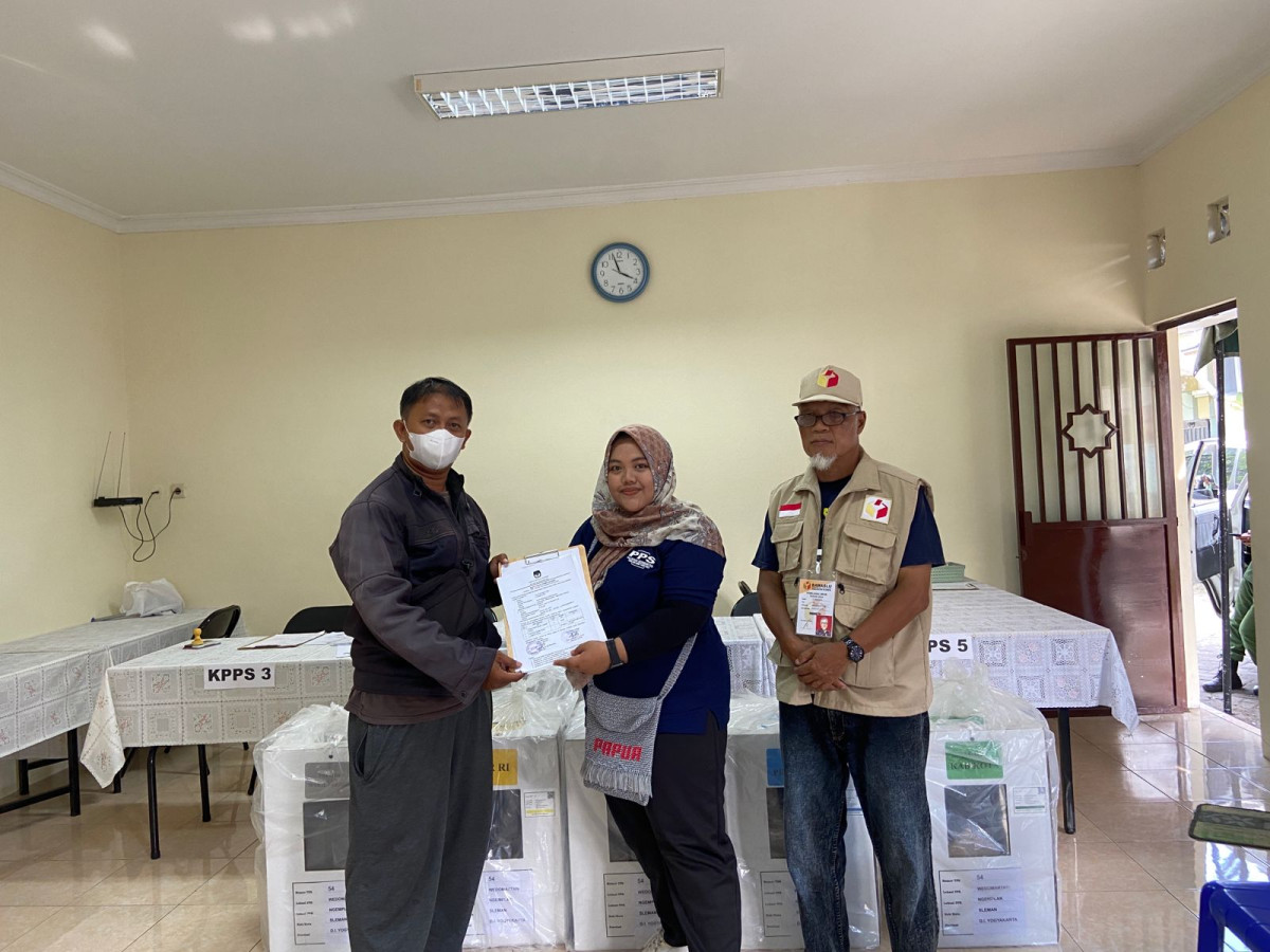 Pengiriman Logistik Pemilu di TPS 54 padukuhan Jetis