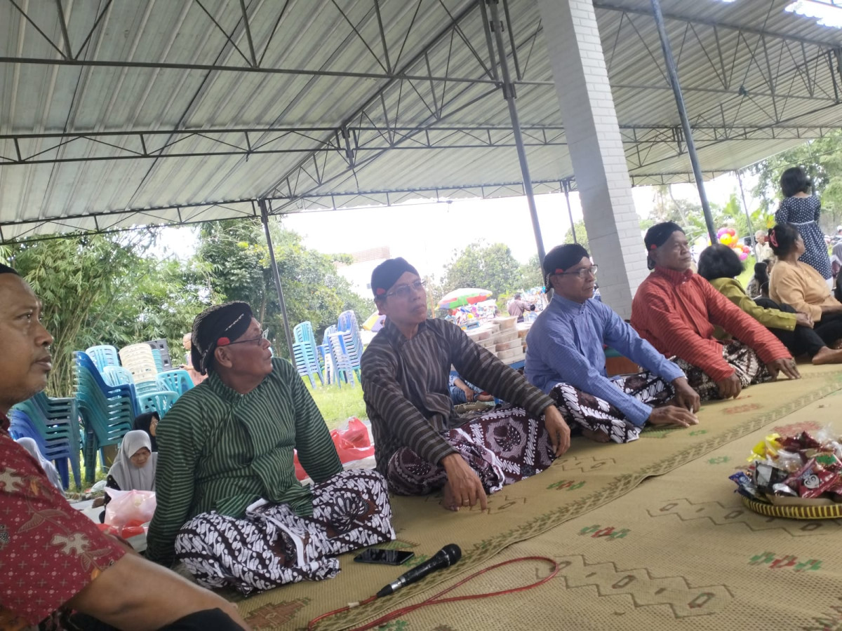 Tradisi Nyadran di Makam Babadan