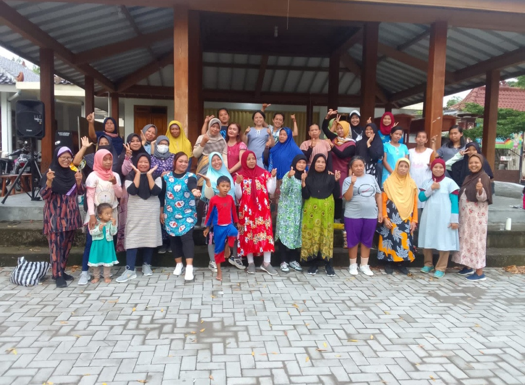 Senam Ibu-Ibu RT 02 Pokoh