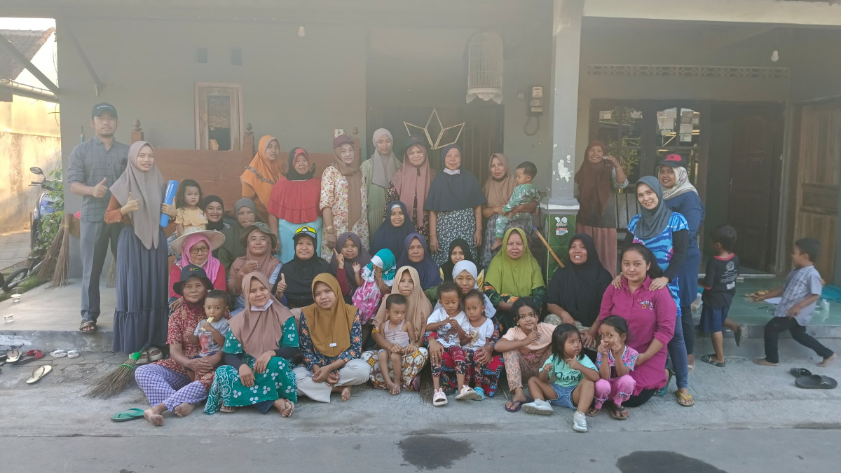 Bersih Lingkungan RT 03 Padukuhan Karangsari