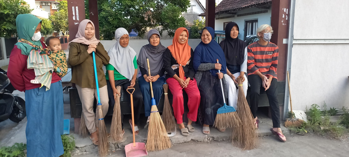 Bersih Lingkungan RT 07 Padukuhan Karangsari
