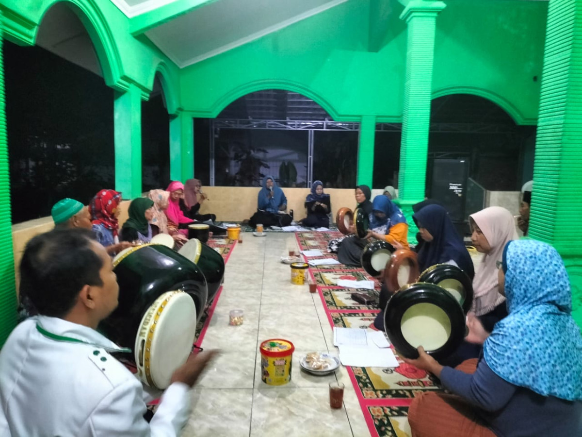 Latihan Hadroh ibu ibu padukuhan Sawahan lor
