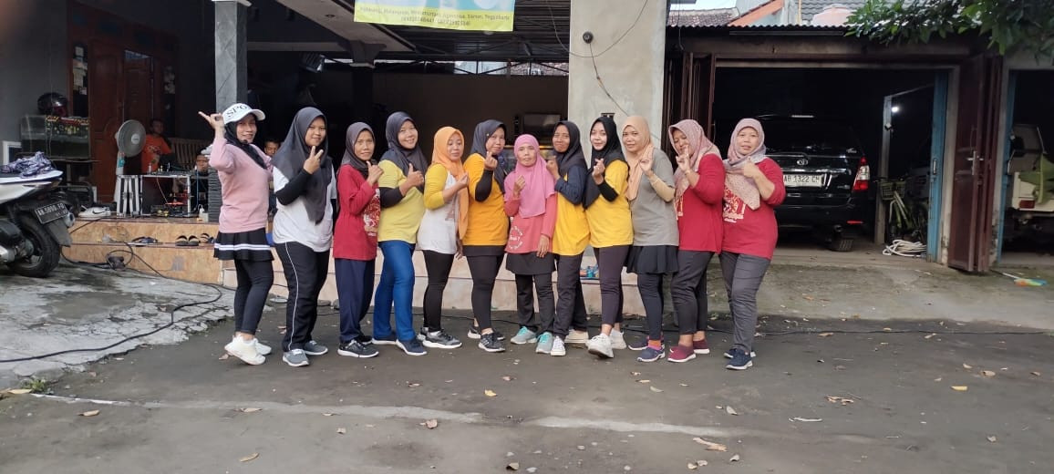 Kegiatan Senam ibu2 rt 5 padukuhan malangrejo