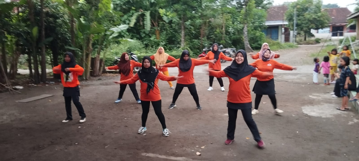 Kegiatan senam ibu2 rt 5/ anggota BKR Mandiri Padukuhan Malangrejo