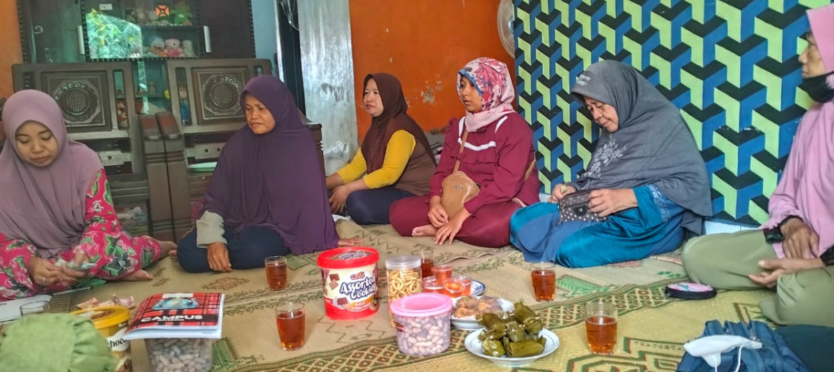 Pertemuan dasa wisma euphorbia rt 5 rw 35 padukuhan malangrejo