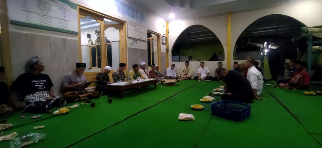 Membentuk panitia qurban