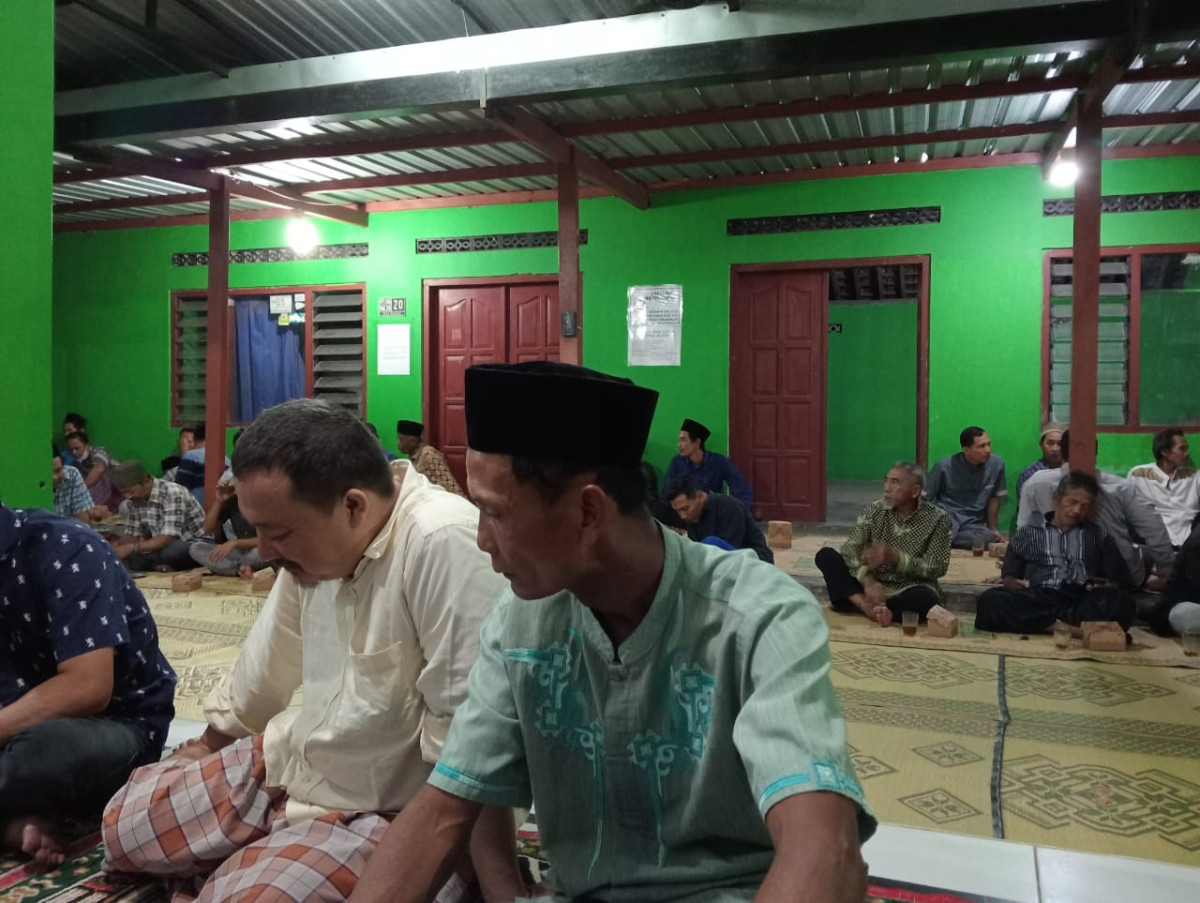 Musyawarah persiapan penyembelihan hewan qurban di Mushola Alhuda  Ngarang Malangrejo
