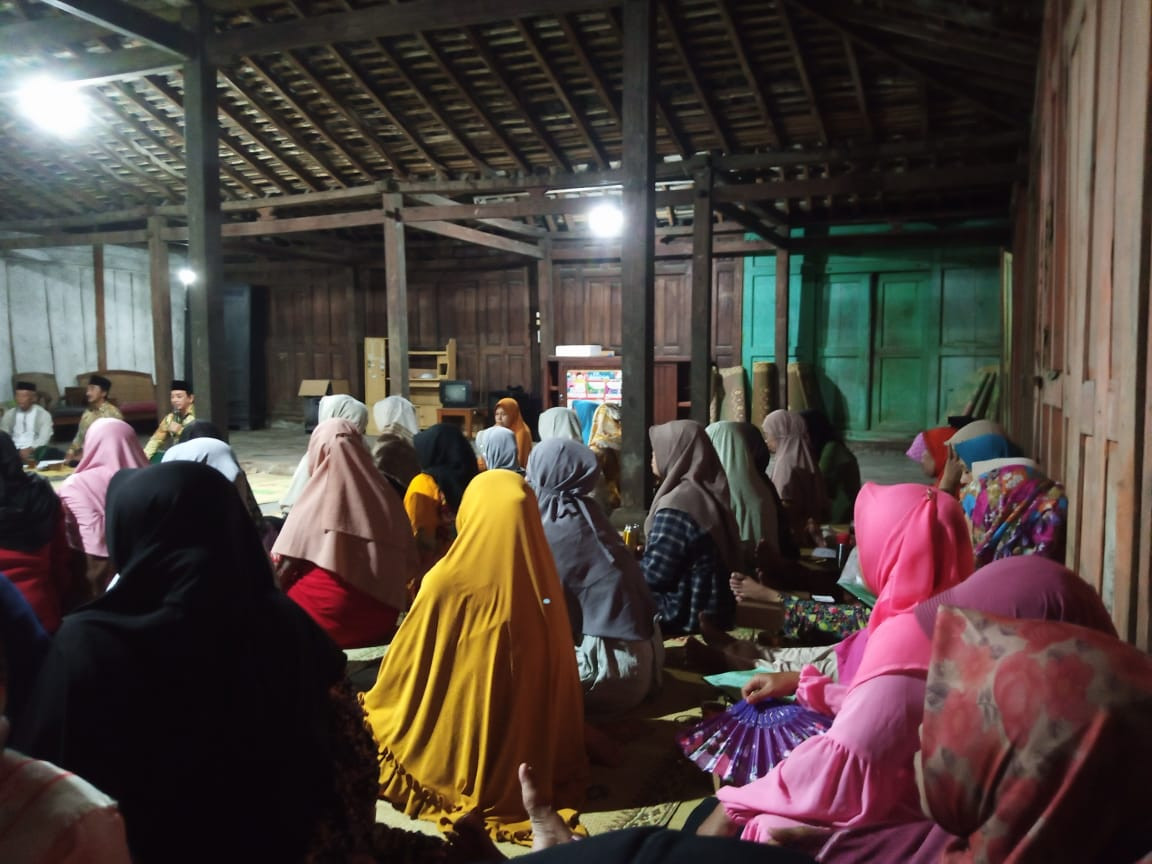 Pengajian, yasinan, dan doa tahlil bapak/ibu RT 02 dan RT 04