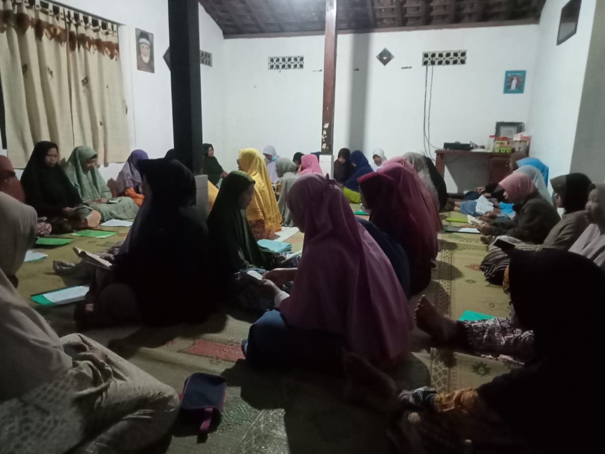 Yasinan Rutin Malam Jumat Ibu2 Padukuhan Ceper